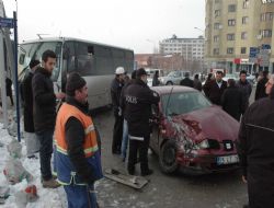 Çat kavşağında kaza: 5 yaralı